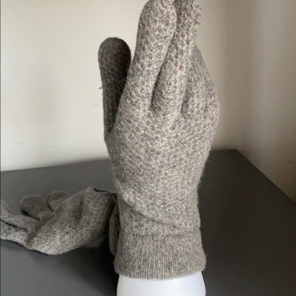 NWT Charcoal 100% Cashmere Gloves - Picture 2 of 4